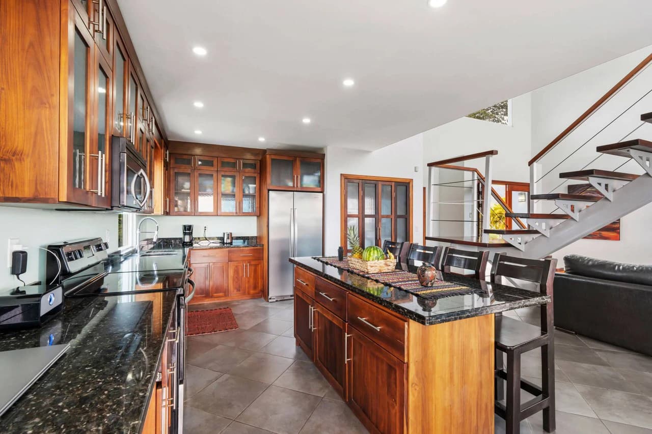 Casa Sol: Exceptionally Private Home with Panoramic Ocean, Mountain & Sunset Views - photo 11