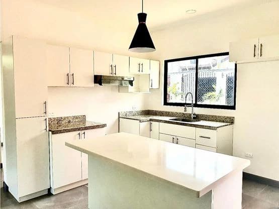 Charming 3 bedroom, 2 bathroom house, located in the beautiful area of Playa Herradura - photo 3