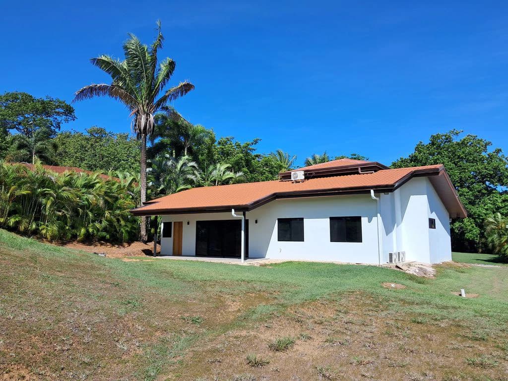 Casa Luz: Brand-New Home in the Gated Community of Loma Verde - Carrillo - photo 6