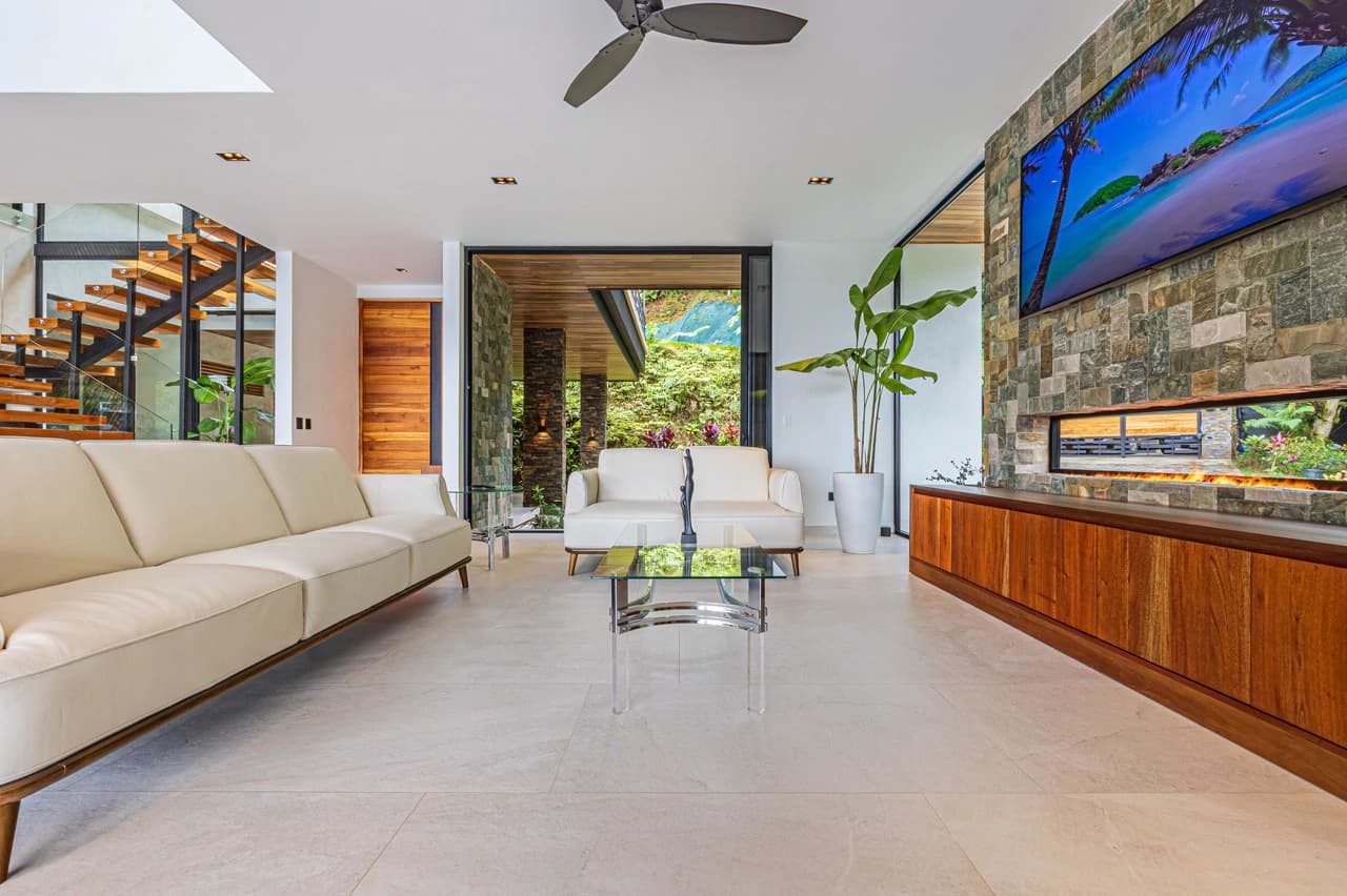 Casa Koules: Architectural 5-Bedroom Oceanview Estate in Prestigious Costa Verde Estates - photo 34