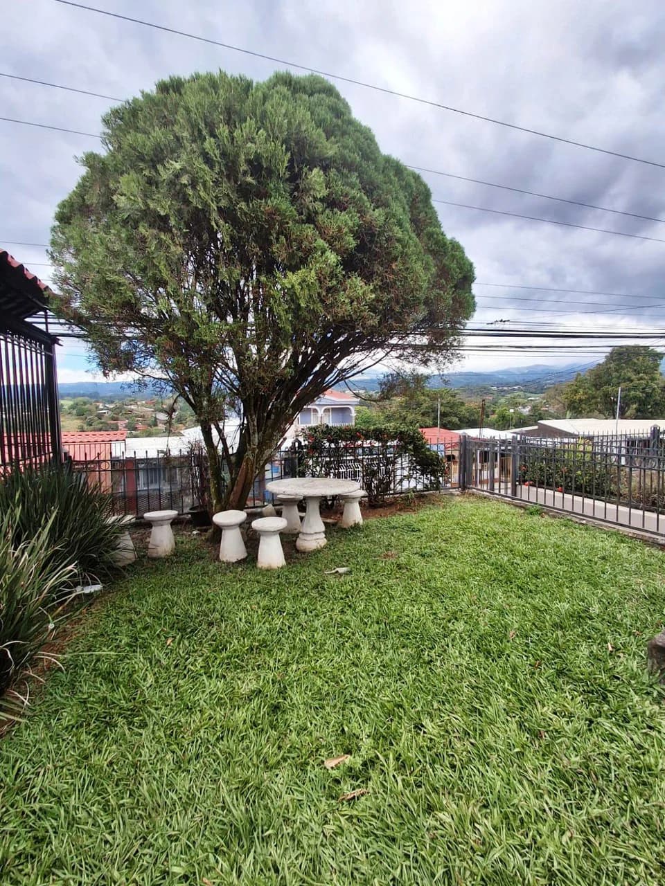 Casa Convenience: Grecia Garden Home on Large Lot + Rental Apartment! - photo 2