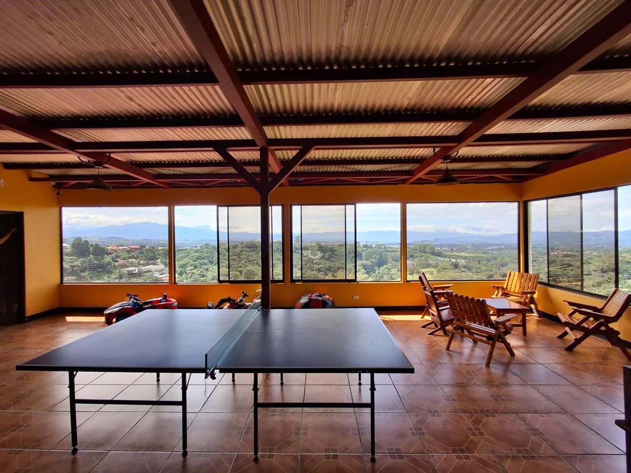 Casa Vista!: 3 level Cityview Hilltop Estate + 27,980m2 - photo 11