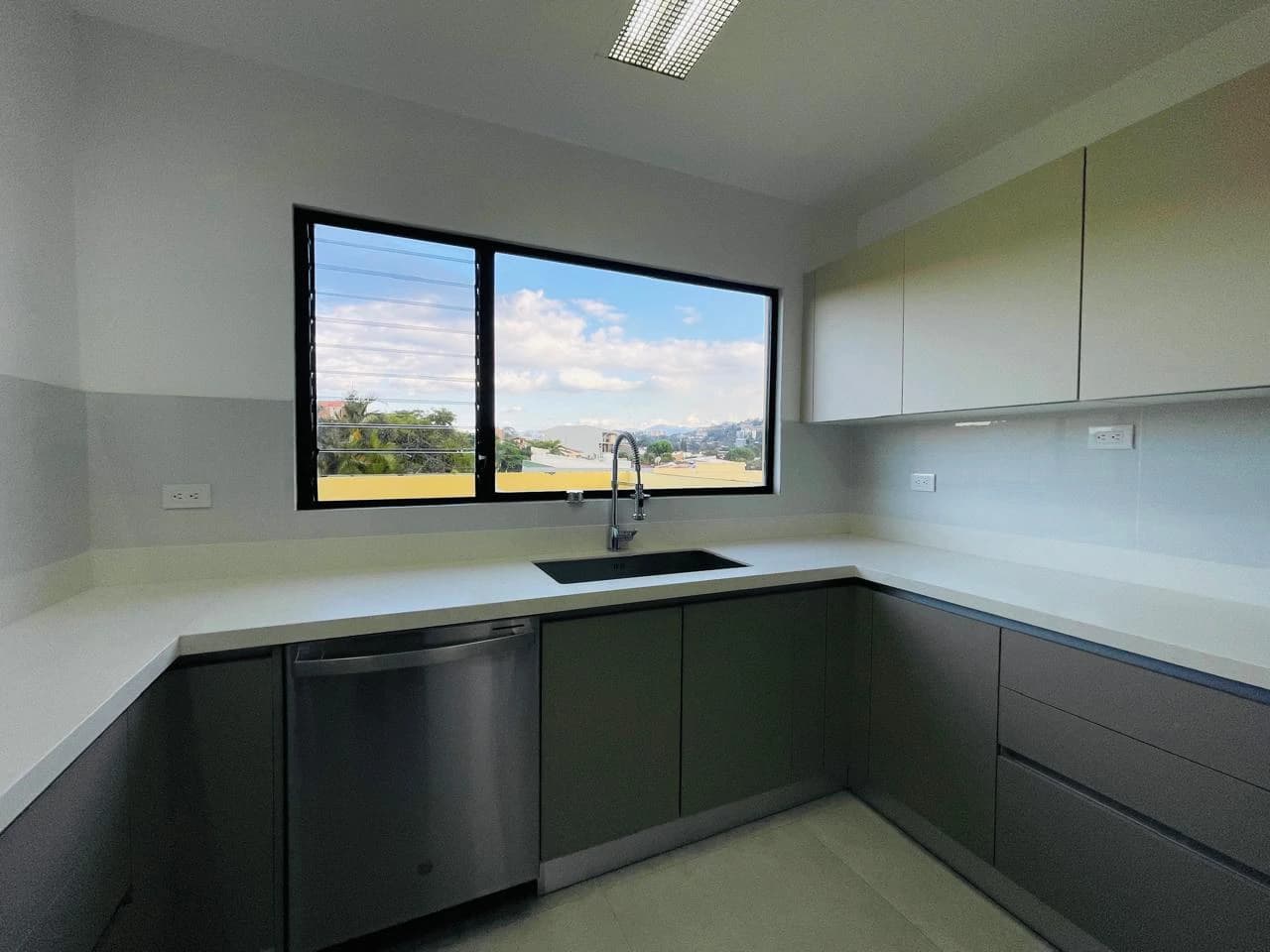 3 Bedroom apartament for sale with appliances in Trejos Montealegre Escazu Costa Rica - photo 3