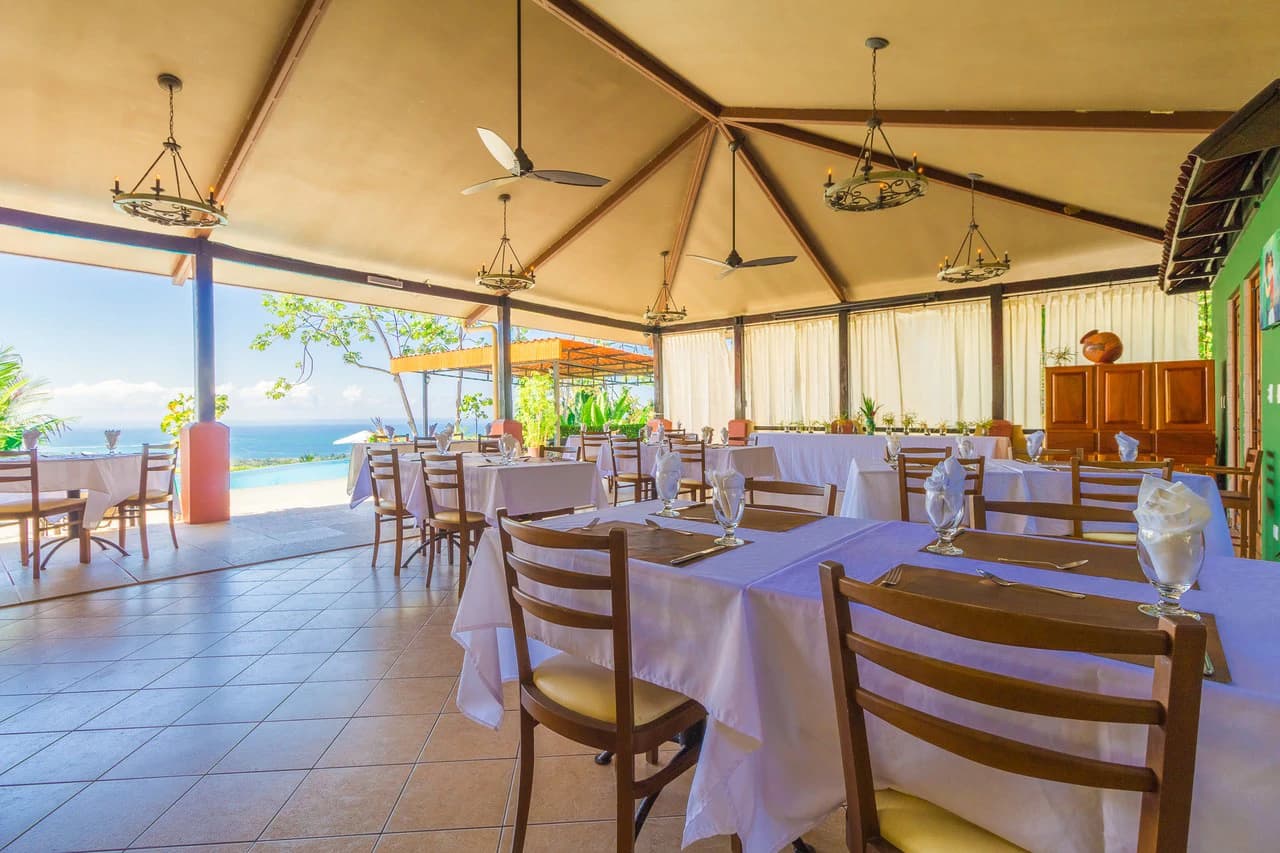 Popular 20-room Boutique hotel /retreat. Stunning ocean views - photo 5