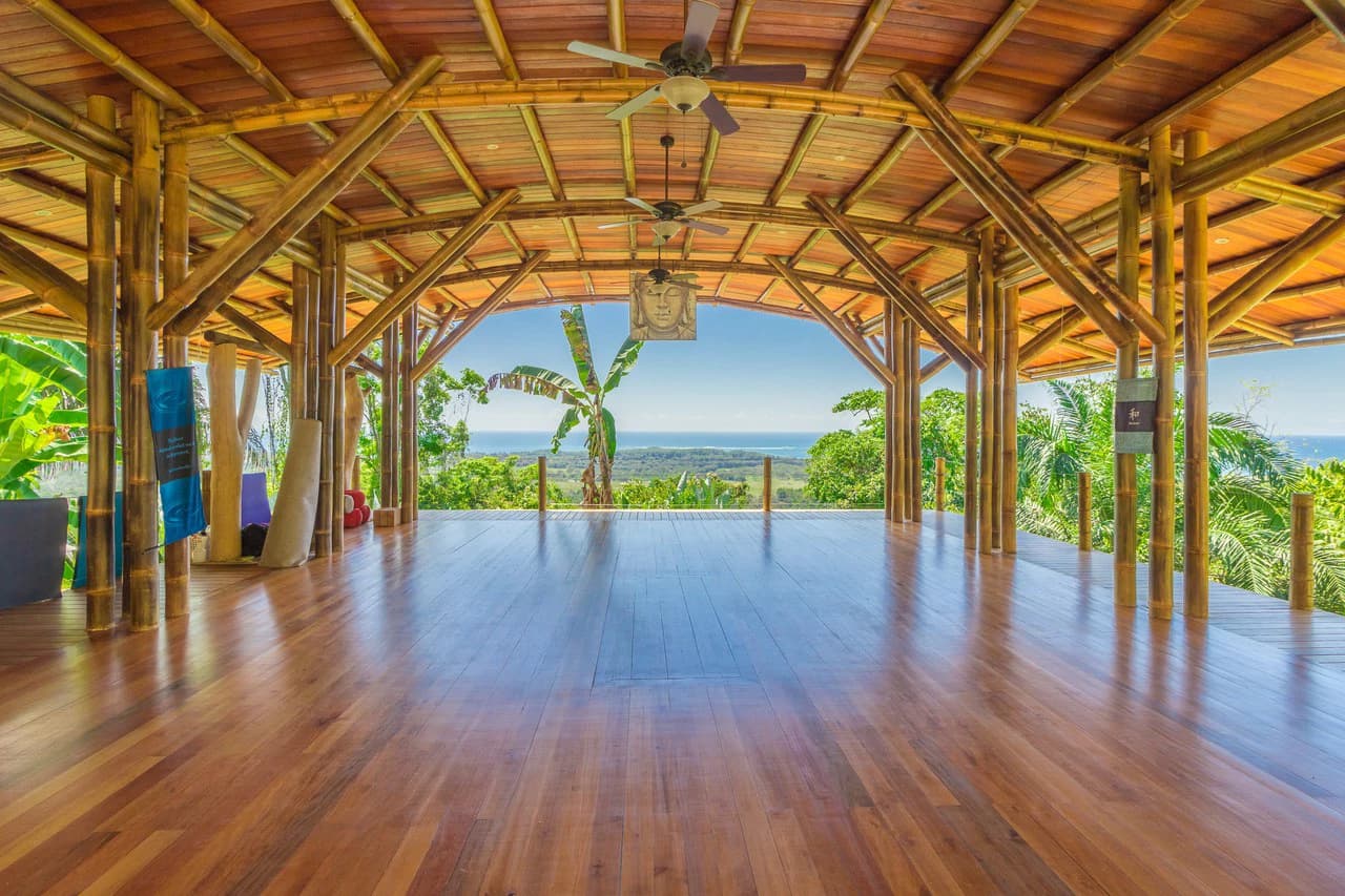 Popular 20-room Boutique hotel /retreat. Stunning ocean views - photo 50