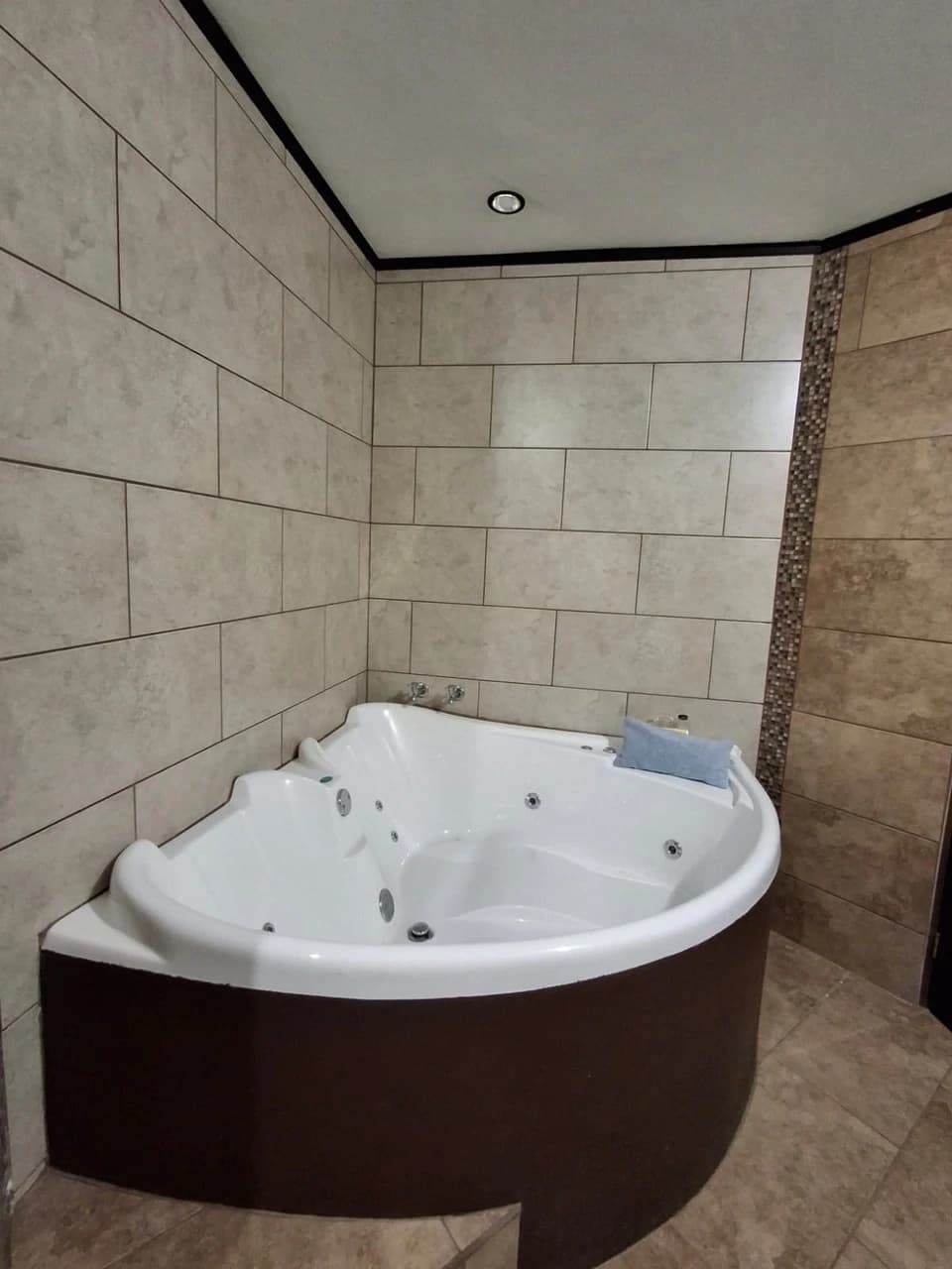 Simple and Quiet!: Newer build Poas home in quiet area! Fully Furnished! - photo 10