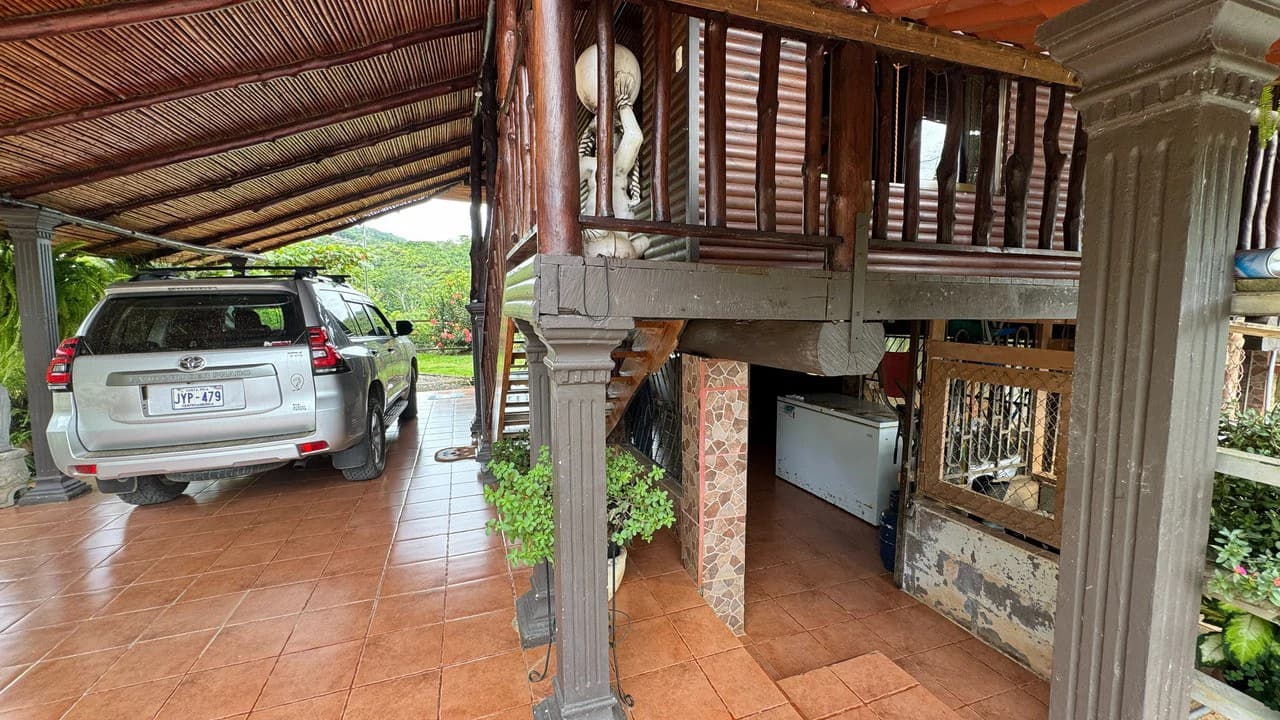 Charming Hardwood Cabin with Fruit Garden Near San Isidro - photo 28