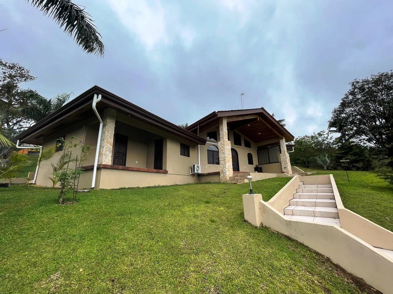 VILLA CANASOL : Lake View Home with Pool, Garage and Workshop - photo 15