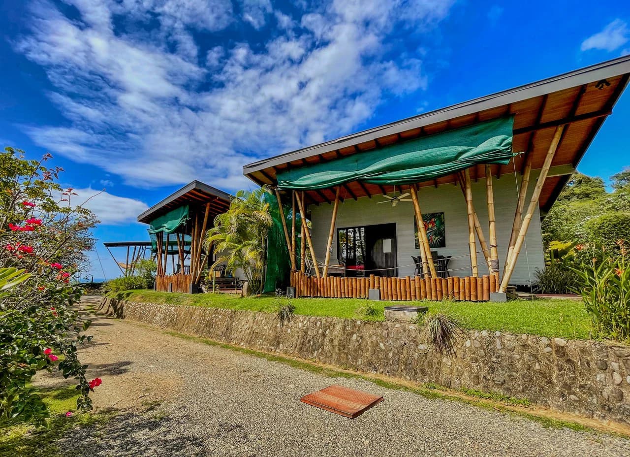 2.24 ACRES – 7 Bedrooms Ocean View Boutique Hotel With Two Pools, 5 Minutes to Uvita, Multiple Rental Options!! - photo 12