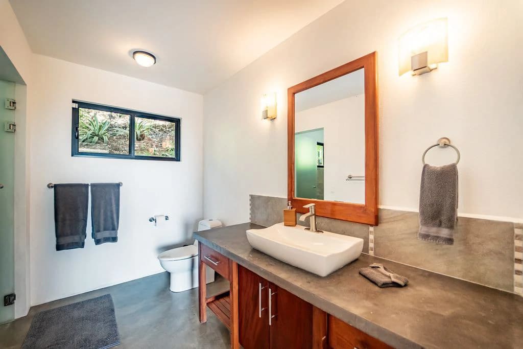 Casa Que Pasa: Exquisite Contemporary Hillside Home in a 1.6-acre Property Overlooking The Pacific Ocean - Enjoy Coastal Living in a Prime Location - photo 17