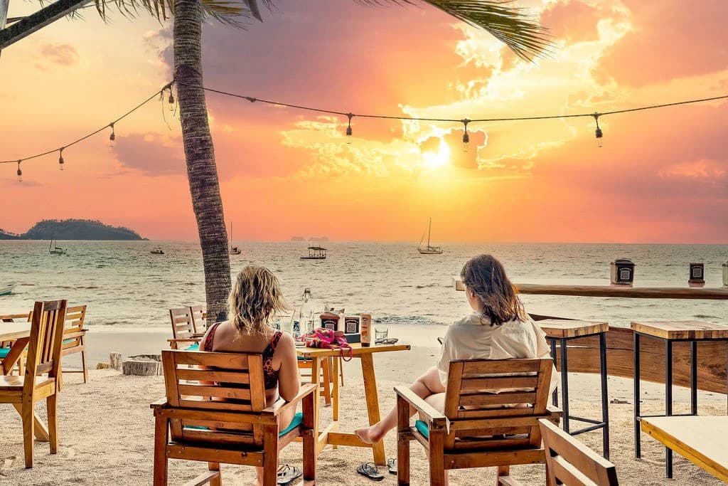 Beachfront Restaurant: Titled Beachfront Land Included in Sale! Great Business Opportunity!