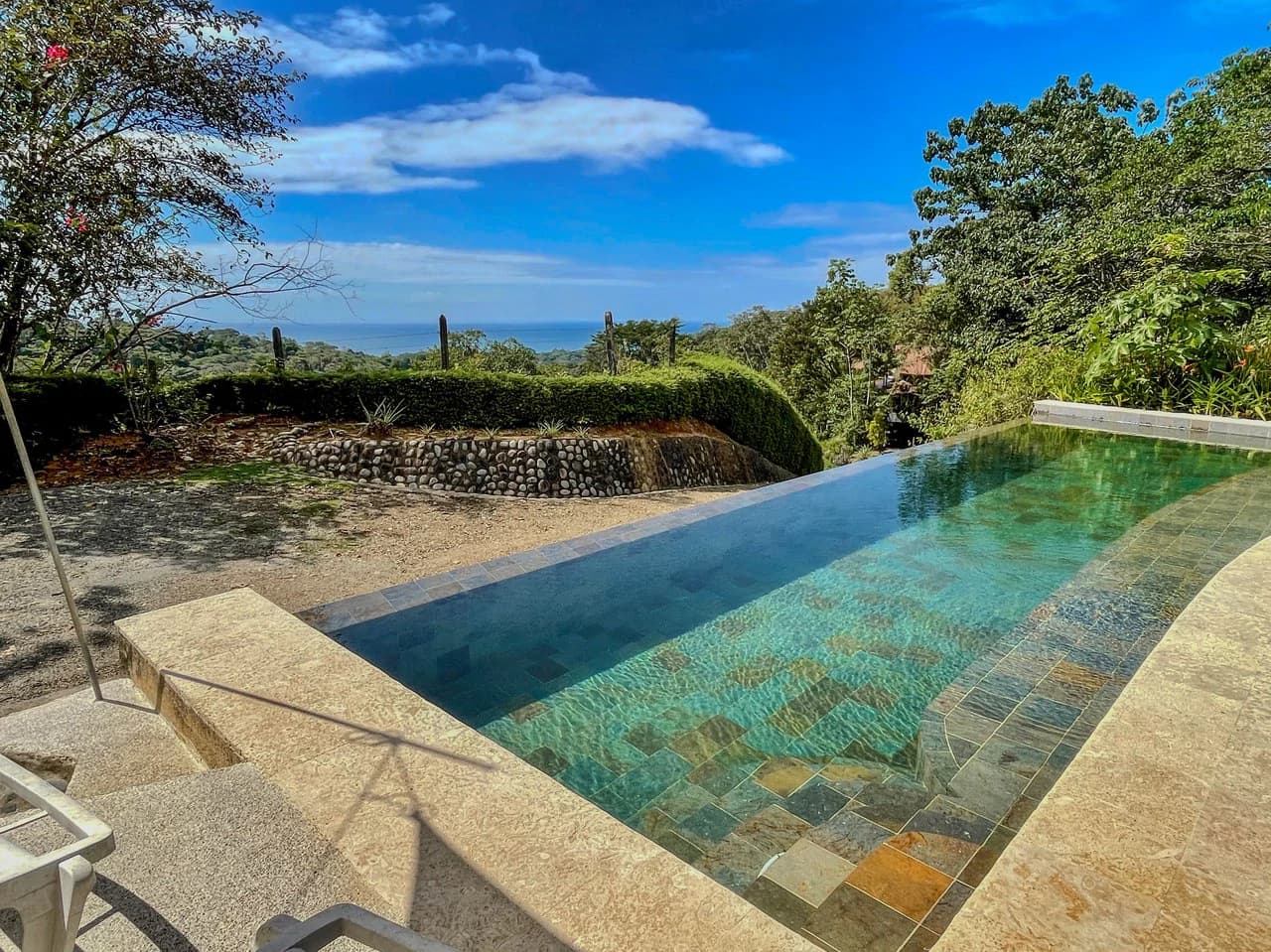 2.24 ACRES – 7 Bedrooms Ocean View Boutique Hotel With Two Pools, 5 Minutes to Uvita, Multiple Rental Options!! - photo 9