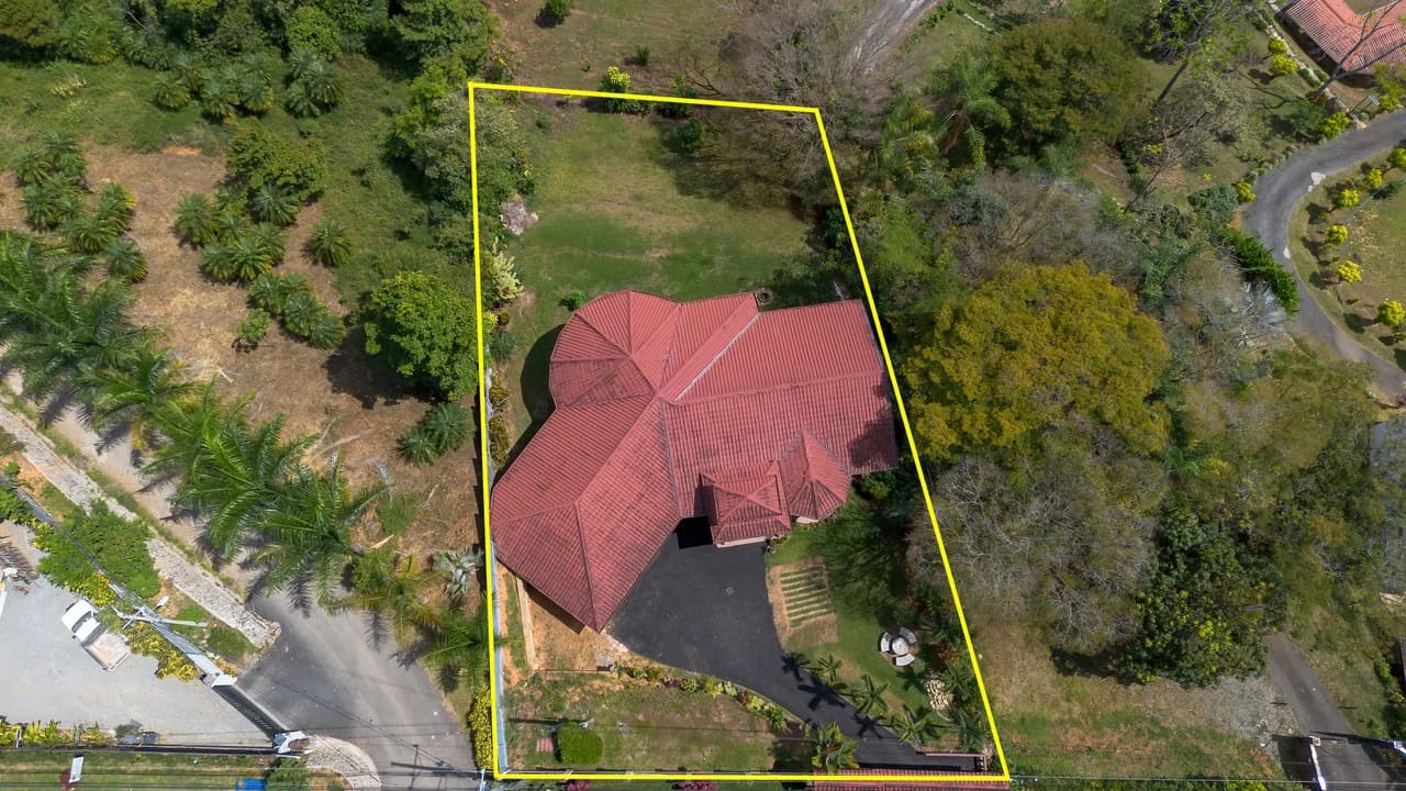 Spacious 5-Bedroom Colonial Home with 4 Bathrooms | La Bonita, Rivas - photo 17