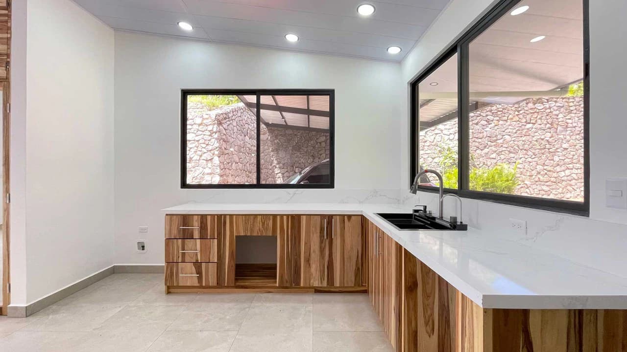 New Home for Sale in Atenas, Costa Rica with Private Pool and Tropical Surroundings - photo 11