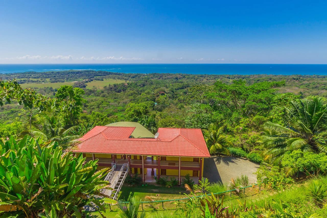 Popular 20-room Boutique hotel /retreat. Stunning ocean views - photo 13