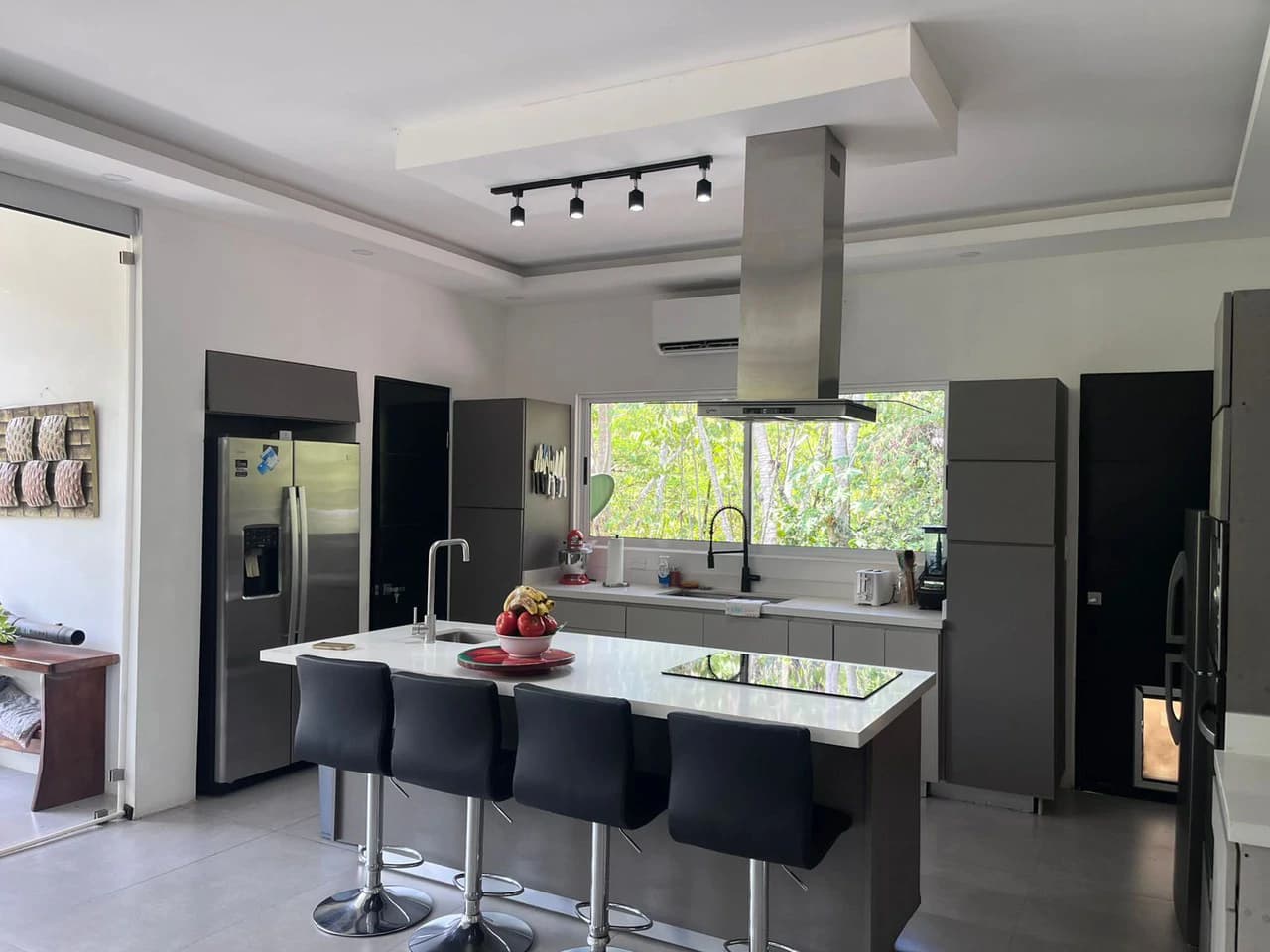 Exclusivity and Nature near the beach. Costa Rica: Large home on a large property near the beach - photo 7