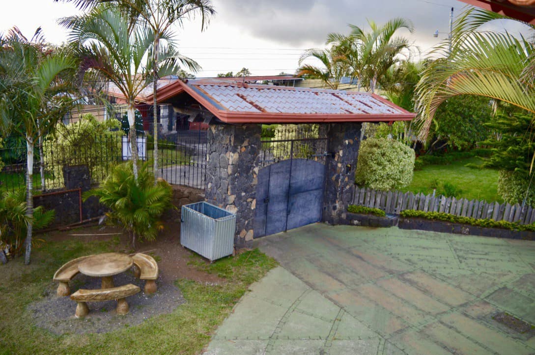 Spectacular 4BR House for sale in San Rafael - Heredia, ideal for a large family, or for those looking for a rental income option! - photo 8