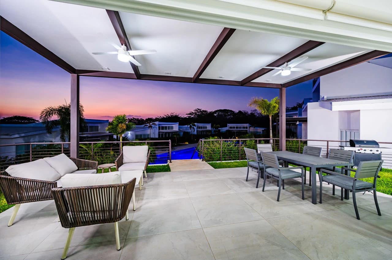 The Enclave: Ultra-Modern 5 Bedroom Villa Located Minutes From the Beach! - photo 13