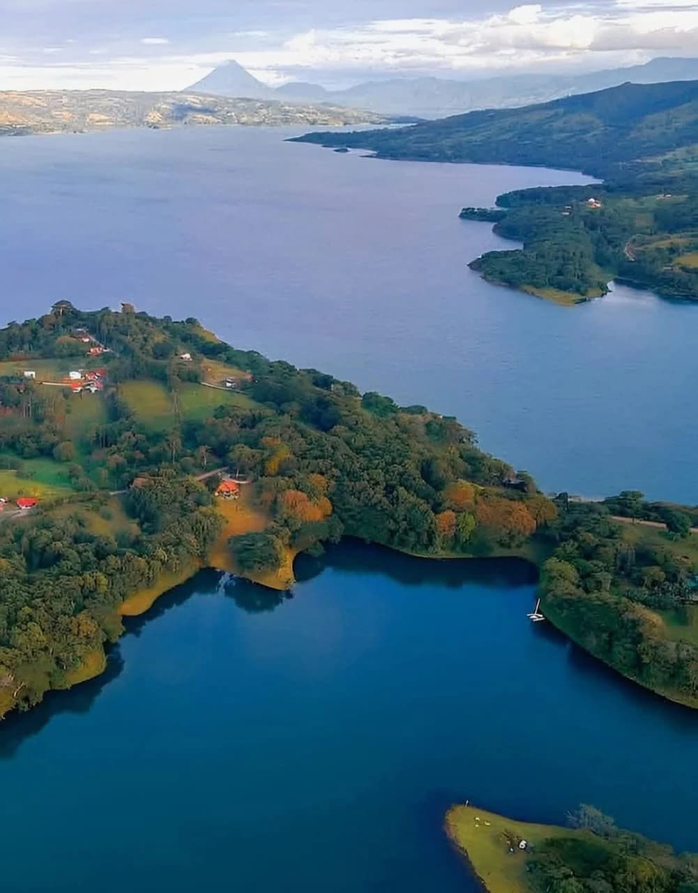 LA TOSCANA - Mediterranean Style Luxury Home on Lake Front Property. - photo 44