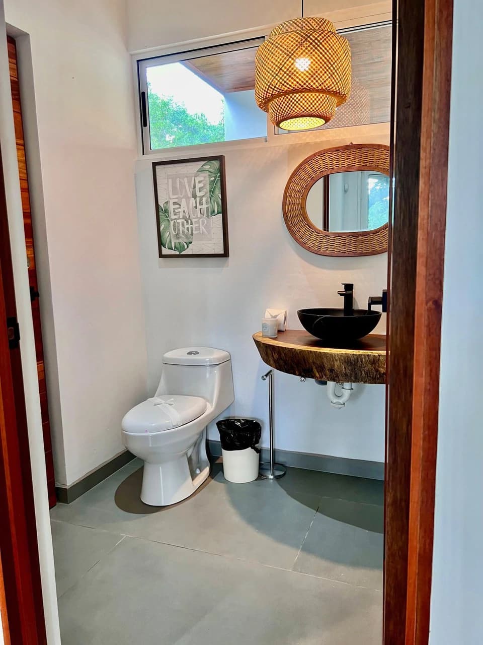0.17 ACRES – 3 Bedrooms, Brand New Luxury Home in Uvita, Minutes From Beaches and Services, Wooded Lot, Year Round Stream, Private And Fully Furnished, Ready to Move!!! - photo 17