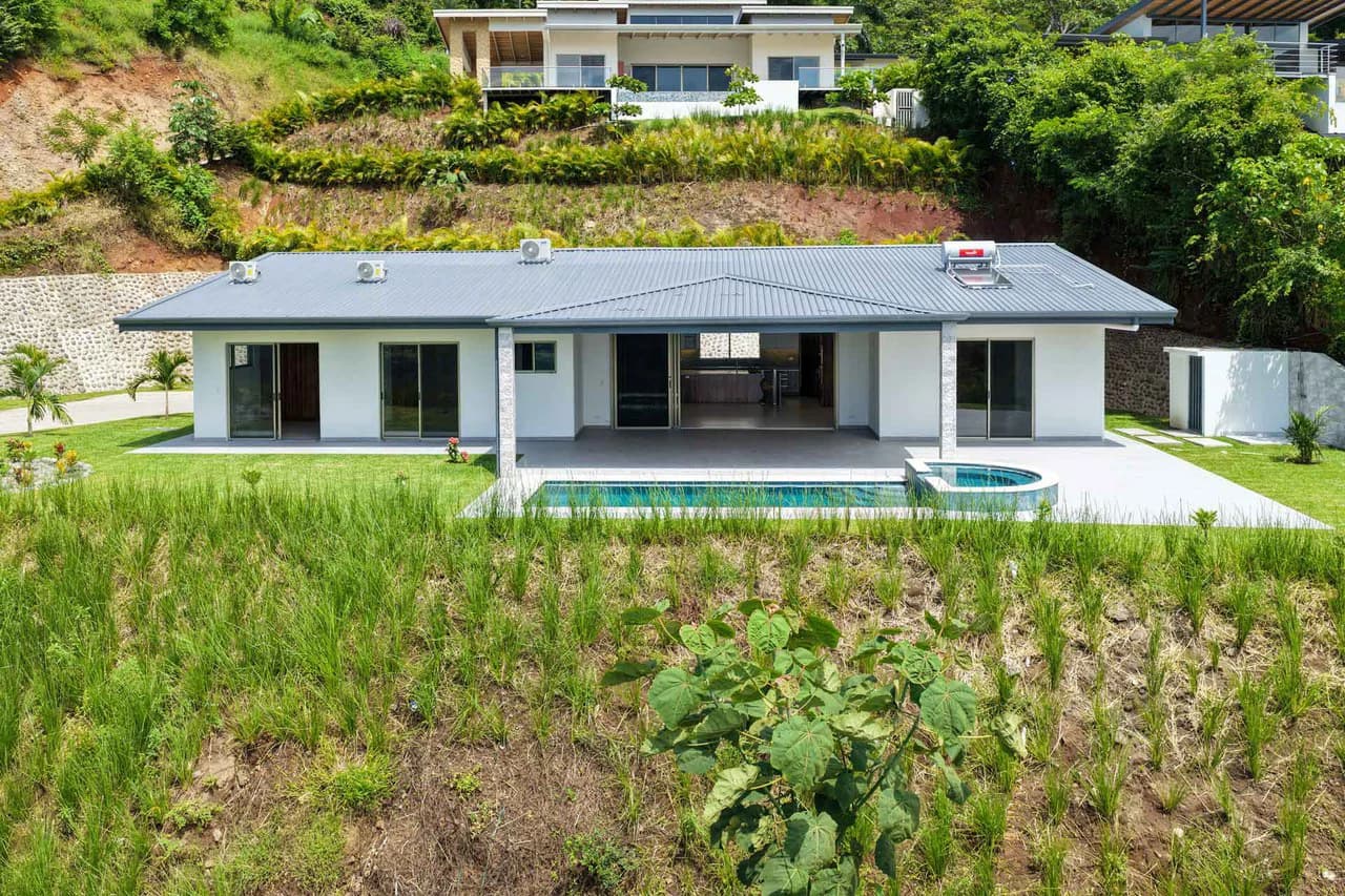 New Single-Story Home for Sale in Las Rocas, Atenas – Pool, Jacuzzi & Panoramic Views - photo 1