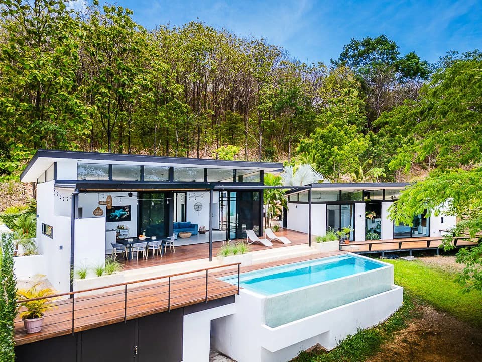 Casa Kalachuchi: Gorgeous Modern Jungle Oasis with Sunset Views in Gated Community