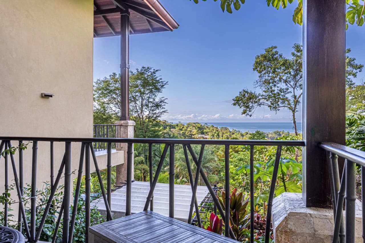 Luxurious Coastal Retreat with Ocean Views in Uvita, Costa Rica - photo 23
