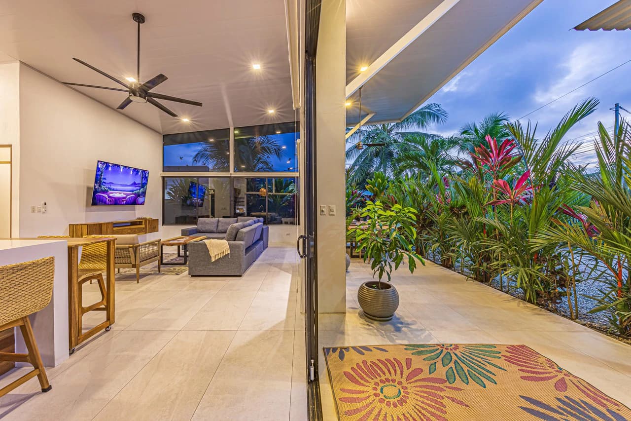 Elegant Tropical Home | 5 Minutes from Marino National Park: Near the Coast House For Sale in Bahía Ballena - photo 4