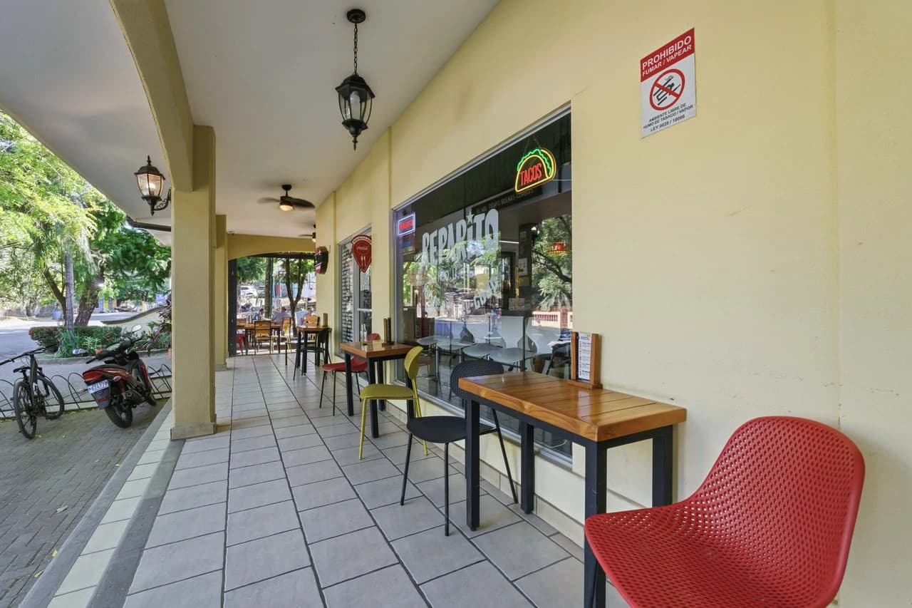 Reparito House: Turnkey Restaurant & Commercial Property for Sale - photo 3