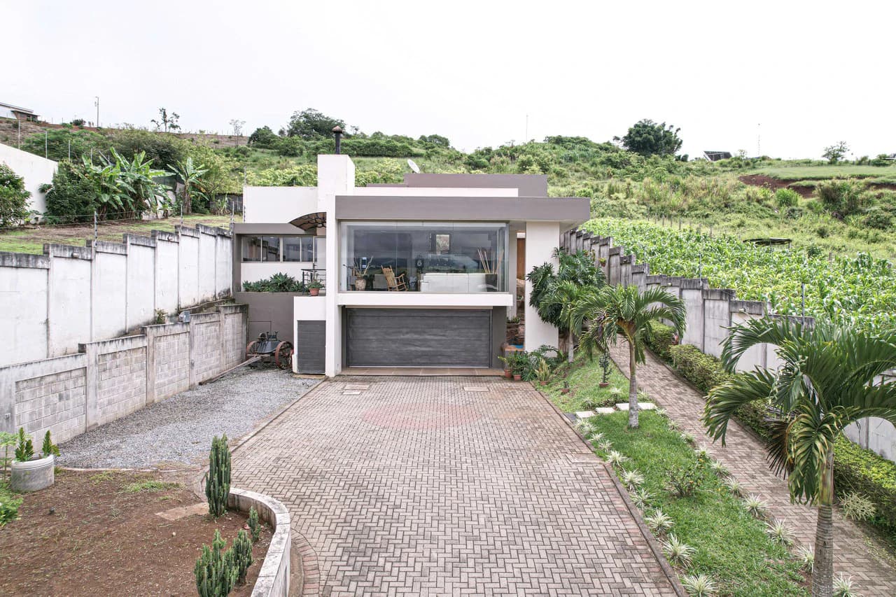 Exclusive 3-Level House in Los Tucanes, San Ramón, Costa Rica