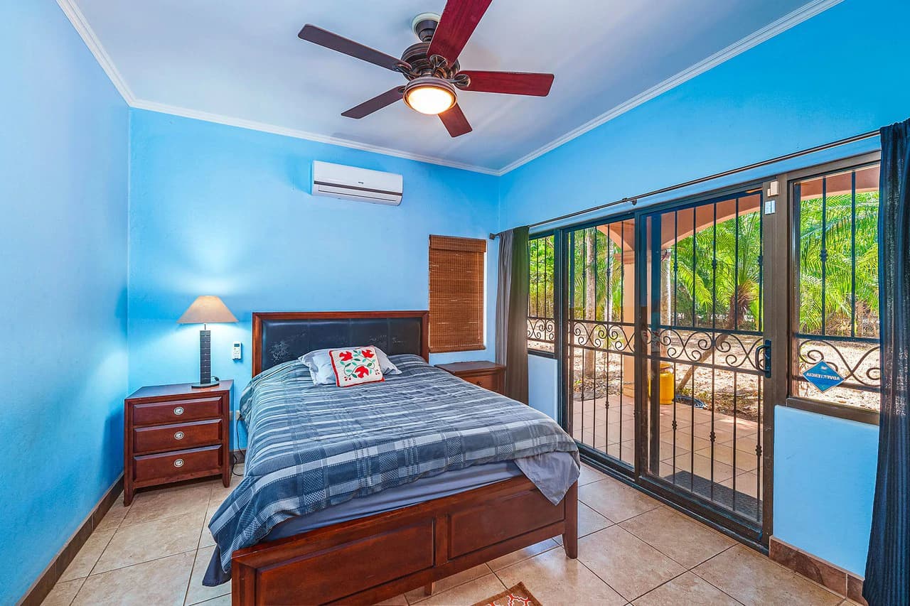 Casa Palacio: Elegant and Palatial 3BR in Gated Community - photo 31