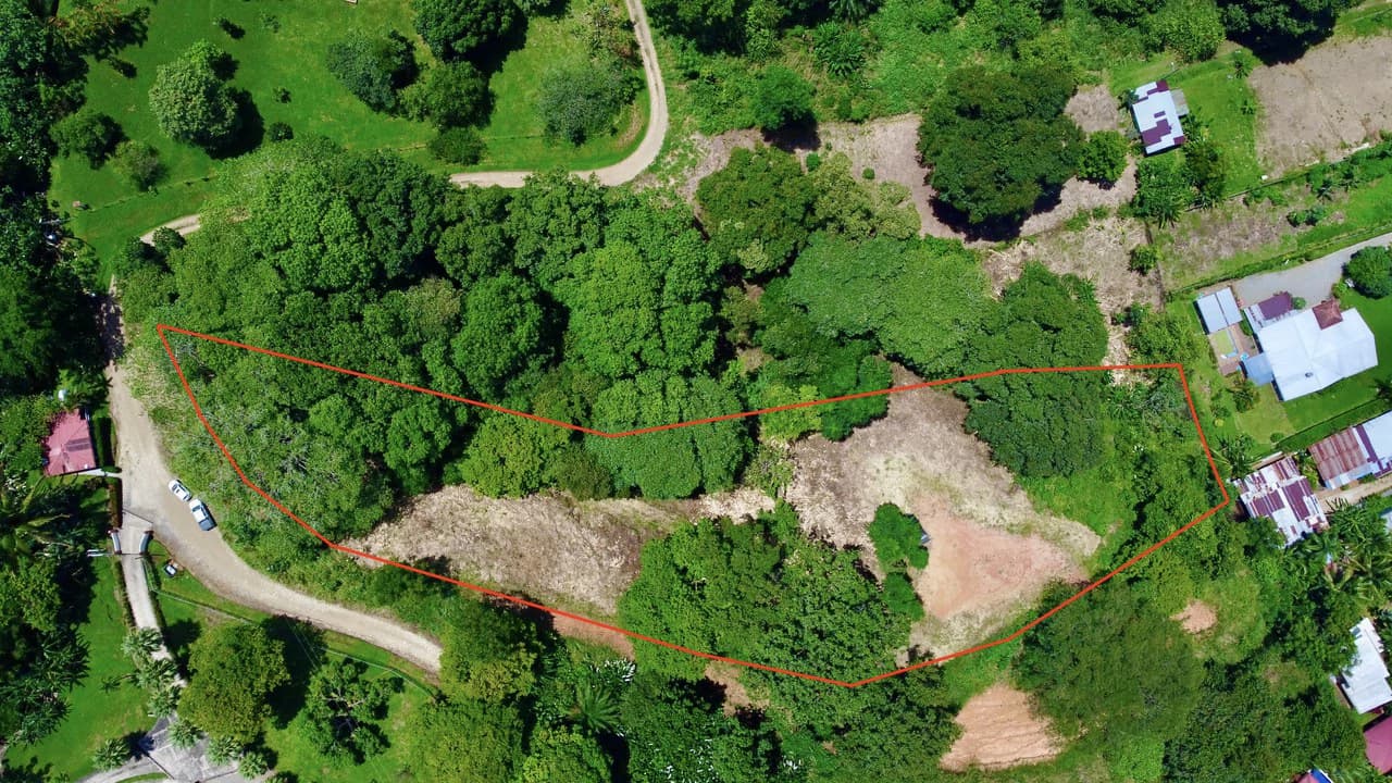 Build-Ready Lot in Ojochal’s Calle Cacique | Easy Access & Stunning Mountain Views