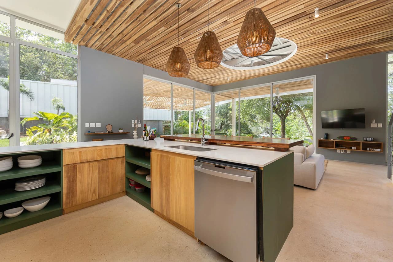 Casa C35: Stylish 4 Bedroom Home a Block to the Beach! - photo 9