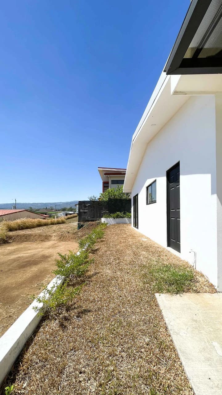 Charming New House for Sale in Gated Community - photo 15