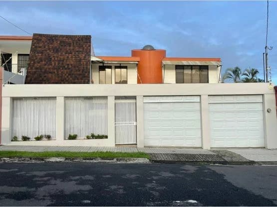 House For Sale in Rohrmoser