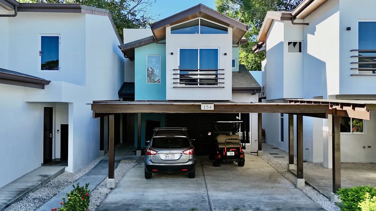 Unique Oversized Lot Home in Ciudad del Mar with 4 Covered Parking