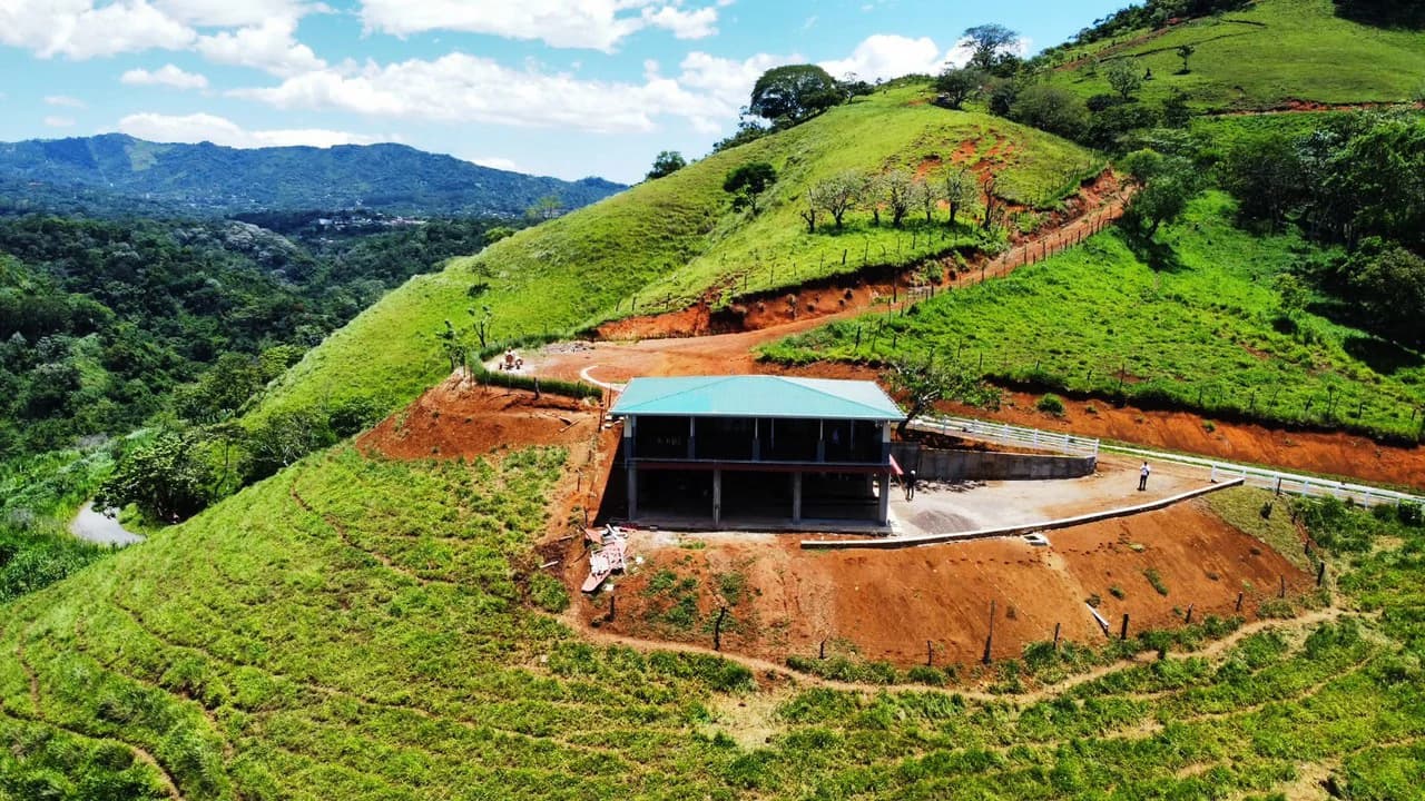 Privacy + Nature: Modern Mountain Cabin on 21.68 Ha! - photo 3