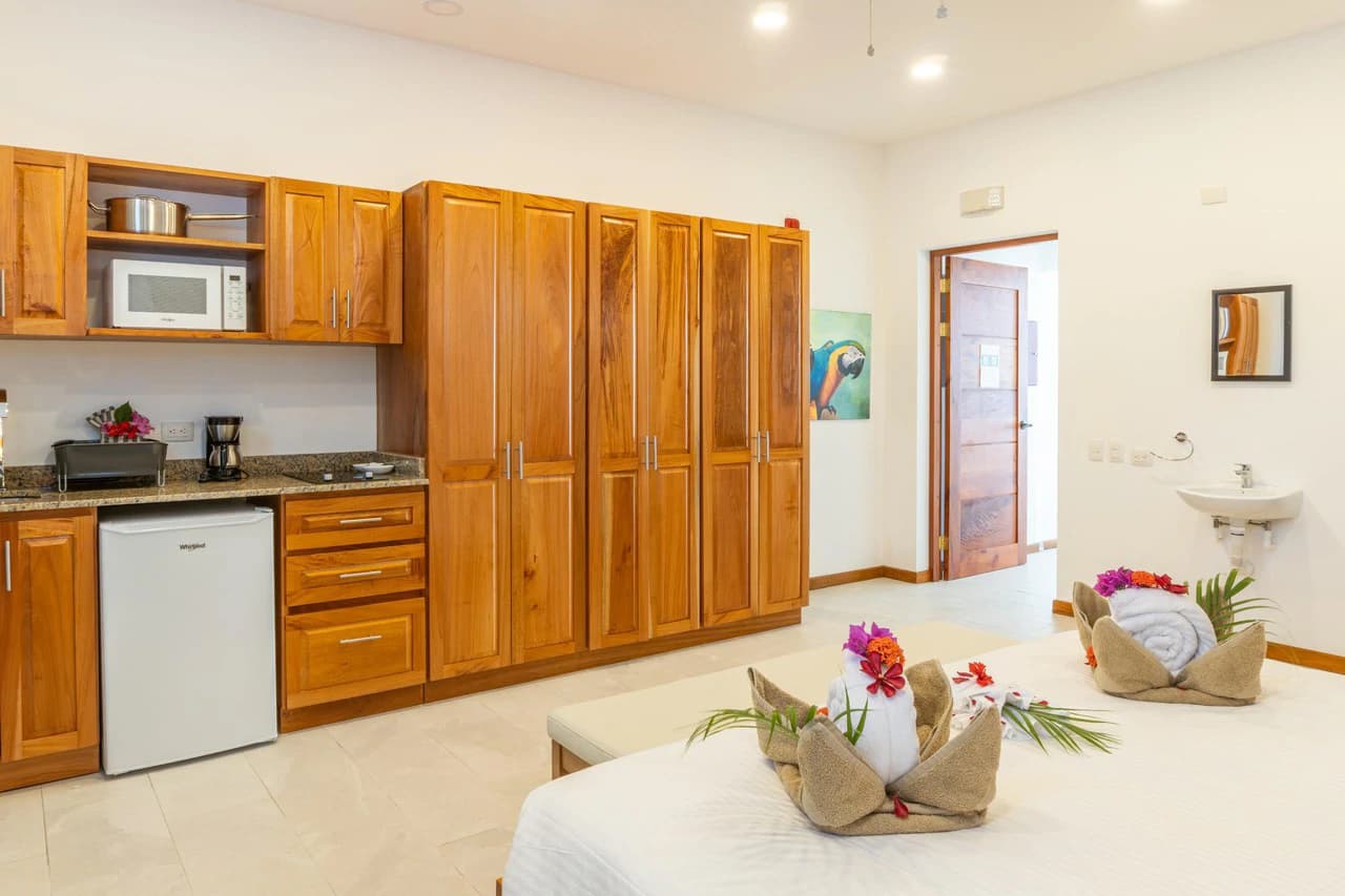 Beachfront Luxury Mixed Use Multi-Unit Residence - photo 14