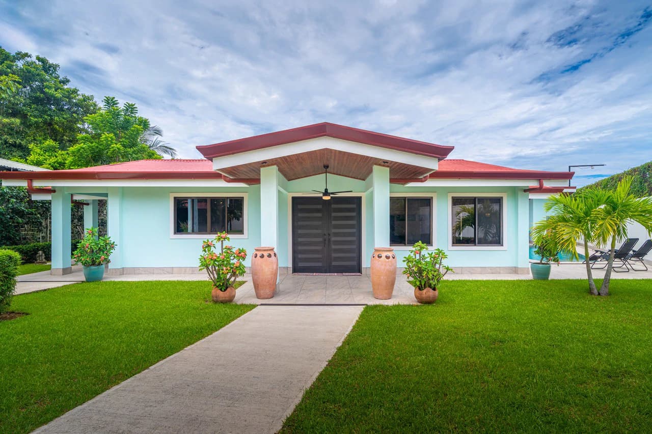 Villa Esmeralda: Big Pool. Big Lot. Big Lifestyle. Central Uvita, Walk to Everything! - photo 9
