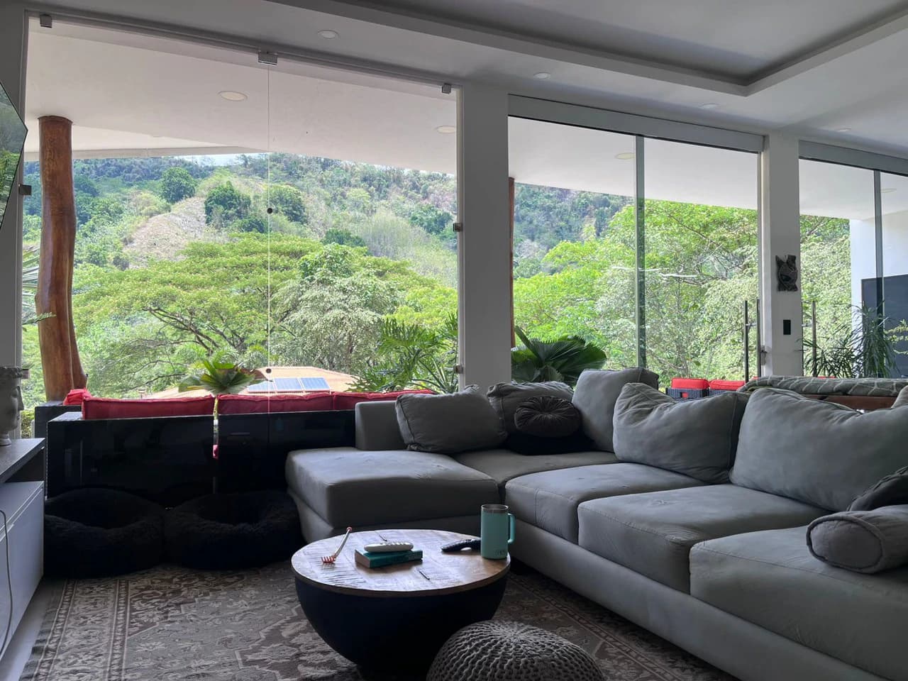 Exclusivity and Nature near the beach. Costa Rica: Large home on a large property near the beach - photo 3