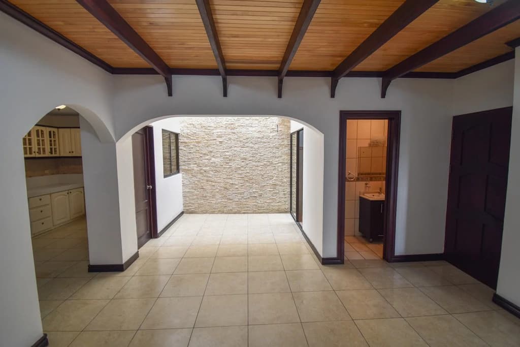 Excelente Oportunidad Propiedad con 2 casas en Trejos Montealegre: House For Sale in Trejos Montealegre - photo 11