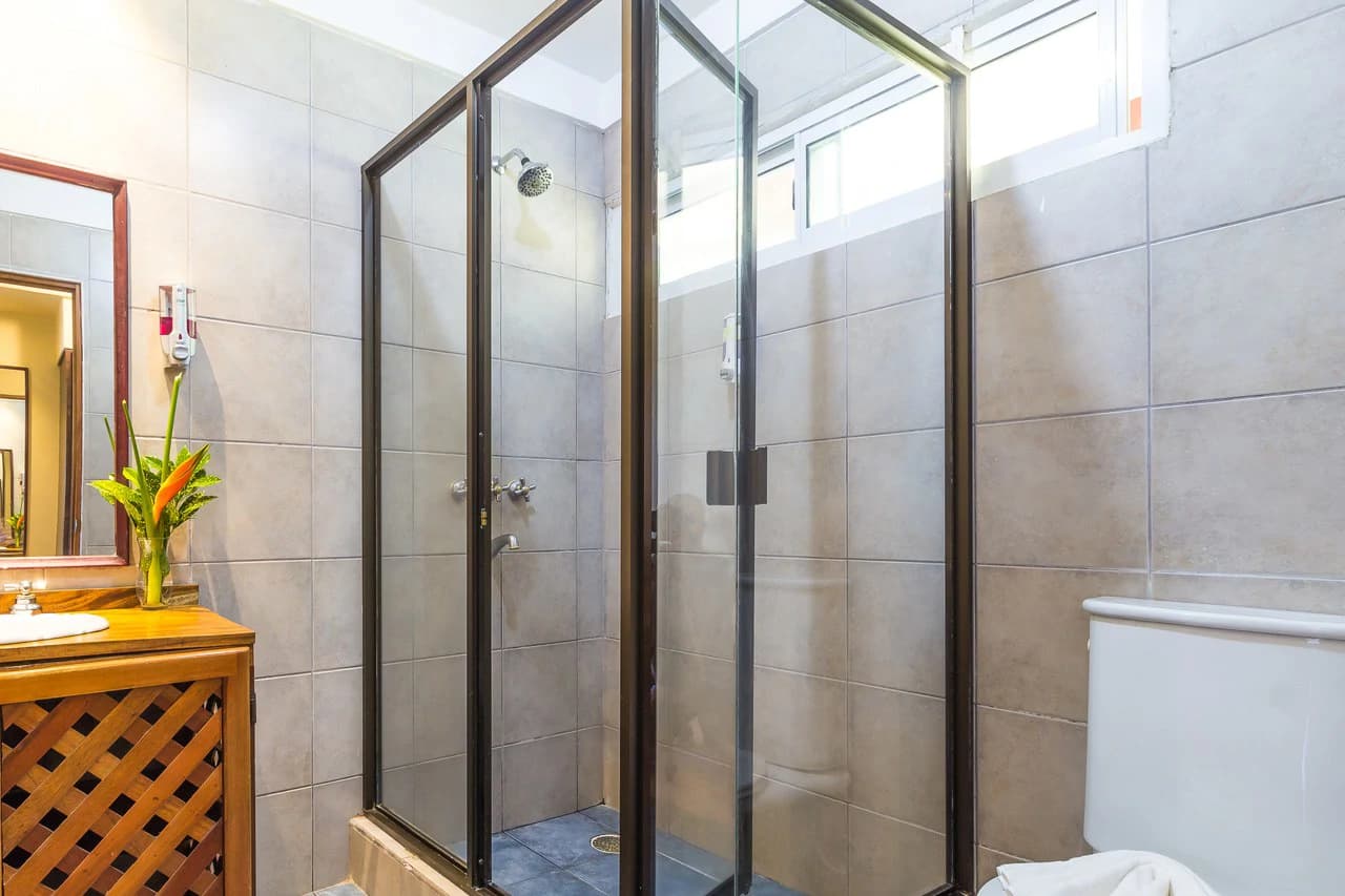 Popular 20-room Boutique hotel /retreat. Stunning ocean views - photo 45