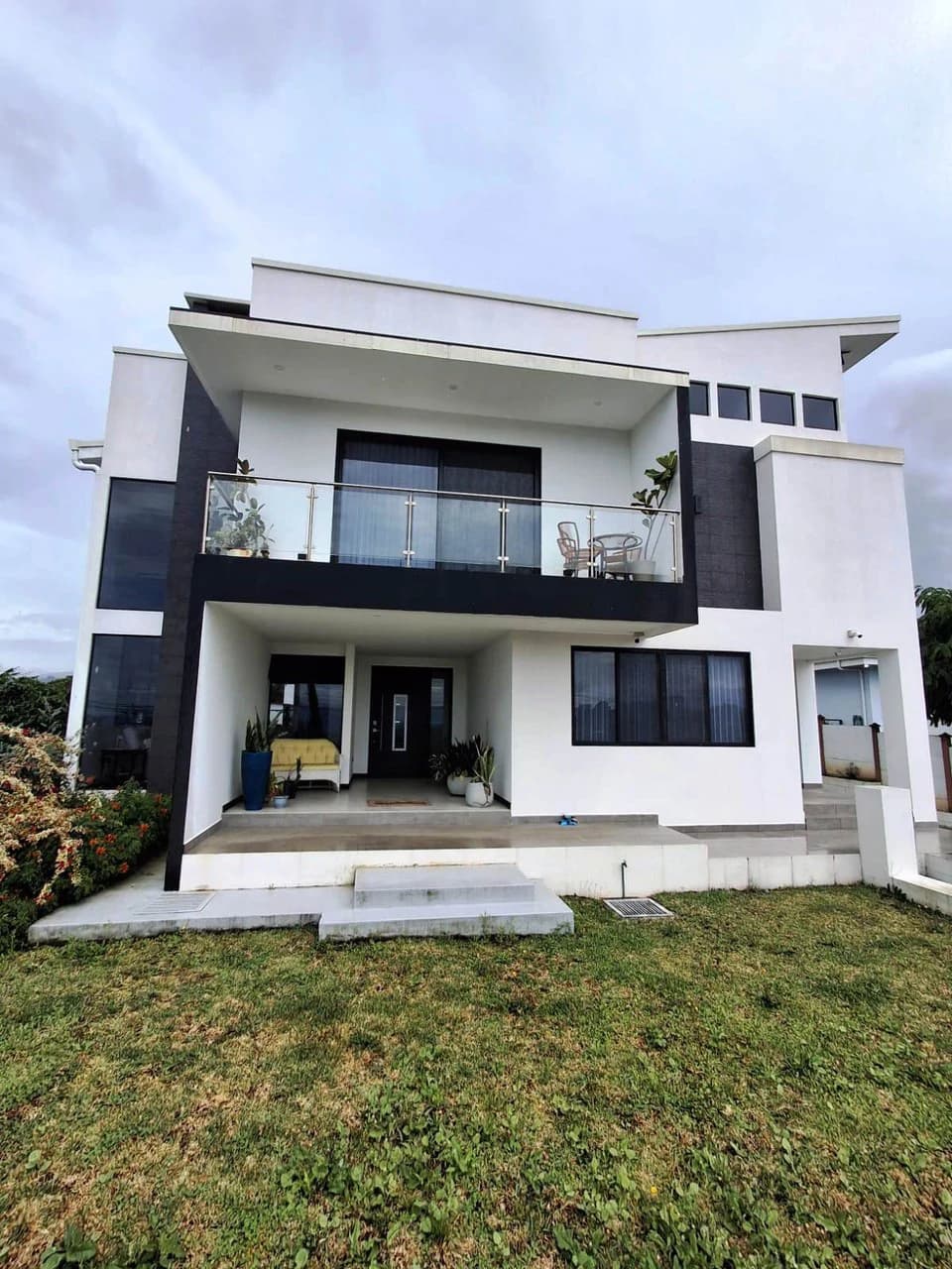 Casa Modern Elegance: 5 Bedrooms...Large Lot and Views! - photo 1