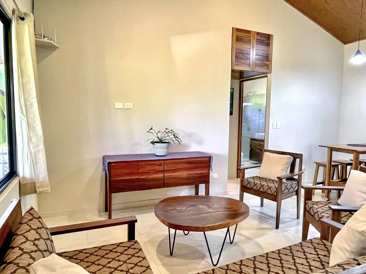 .075 ACRES – 2 Bedroom New Construction Home, Walk to the River, 5min to Playa Matapalo, 15min to Dominical!!!! - photo 8