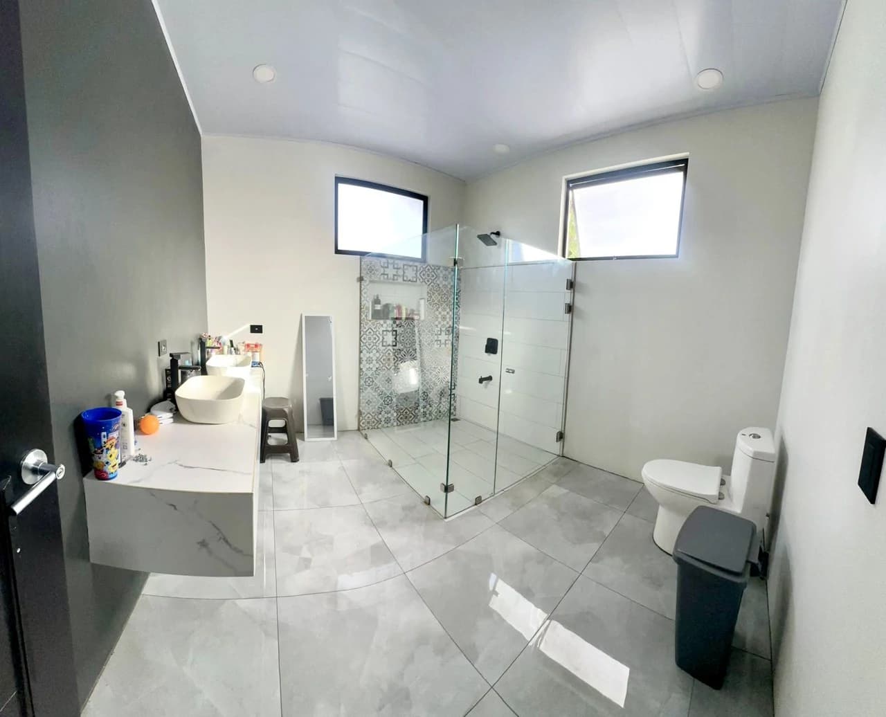 Casa 40 Grecia: Modern 4-BR Country Estate in Grecia | 4-Car Covered Garage, Solar Hot Water, First-Floor Bedroom & River Trails - photo 12