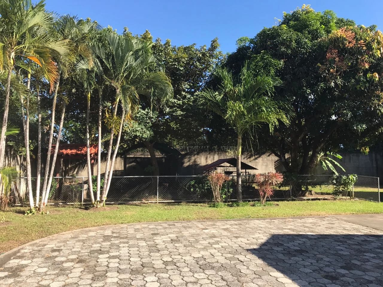 LUXURY HOUSE FOR SALE AND RENT IN LIBERIA: Beautiful luxury home in Liberia, Barrio La Cruz, in excellent location, very safe and quiet - photo 6