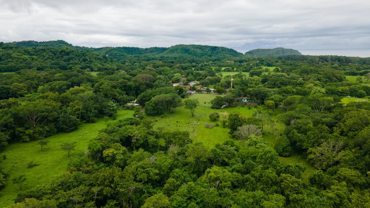 Exceptional Nearly 3-Hectare Property in Pueblo Nuevo, Bejuco, Guanacaste - photo 5