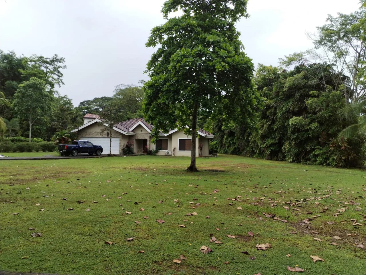 Amazing Home on Huge Lot Near the Beach - photo 2