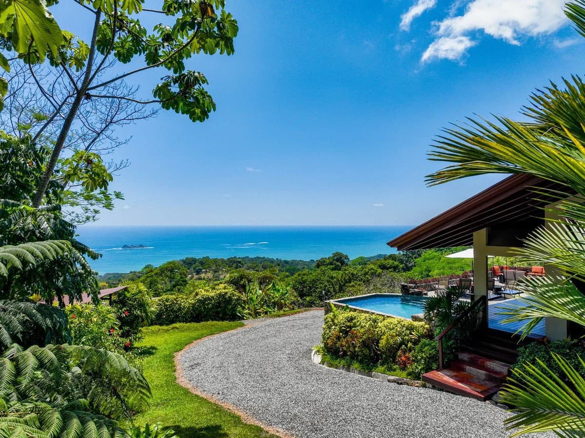 4.6 ACRES – 4 Bedroom Ultra-Private Oceanview Luxury Estate Surrounded by Rainforest!!! - photo 20