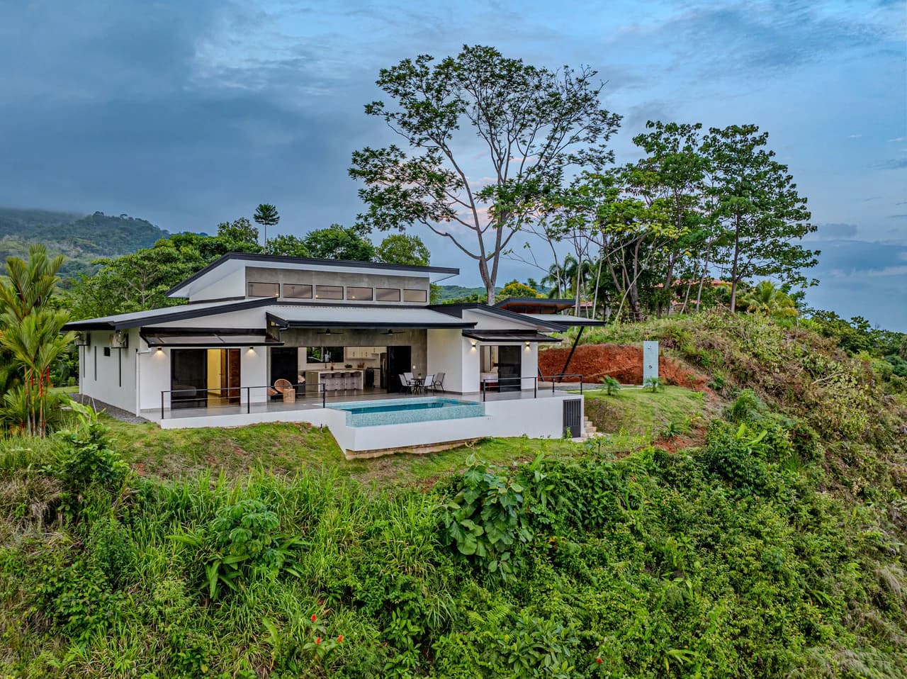 CHONTALES NEW VILLA WITH PANORAMIC OCEAN AND MOUNTAINS VIEWS: Mountain Villa For Sale in Ojochal - photo 45
